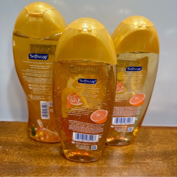 3 Softsoap Sweet honeysuckle Orange Real Extract Moisturizing BodyWash 20fl - Picture 2 of 2